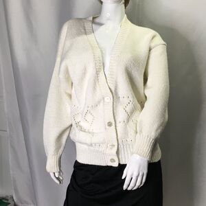 Kobe White Ladies Cardigan size. 40 Open  V 4 button Acrylic  Front design bulky